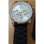 Хронограф Emporio Armani с ремнем.