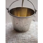 Ситечко-ведерко для чая с цветочным рисунком. Серебро с золочением.