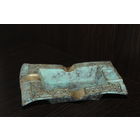 Тяжелая, латунная пепельница.