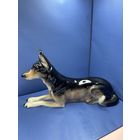 Статуэтка винтажная Лежащая овчарка фарфор