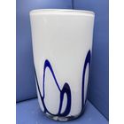 Винтажная ваза бело синее стекло