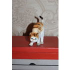 Фарфоровая статуэтка "Кот", высота по хвосту 9 см., клеймо, хвост клееный.