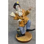 Фарфоровая статуэтка Royal Doulton "Клоун" Англия. 1978 год. Высота 23 см.
