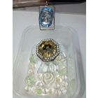 Бусинки  и кулоны - стекло , с рубля !