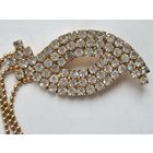 Крупная брошь с подвесками и кристаллами. Европа