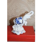 Фарфоровая статуэтка "Слон", высота 11.5 см., без сколов и трещин.