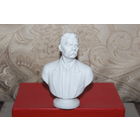 Фарфоровый бюст "М. Горький", ЛФЗ, высота 11 см., без сколов и трещин.