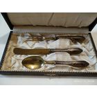 Старинное немецкое серебро 800 пробы,детский набор Эгоист,вилка,нож и ложка.Позолота,патина,клеймо-императо рская корона,полумесяц,орел.Начало XX века