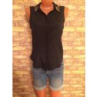 Красивая блуза Vero Moda с шипами на воротнике на 42 размер (xs), ПО груди 43, длина в самом коротком месте 60 см.