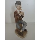 Дедушка играет на флейте. Англия