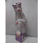 ОБЕЗЬЯНА И ОЧКИ.21 СМ.КЛЕЙМО.ОТЛИЧНОЕ СОСТОЯНИЕ.