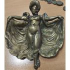 Визитница, пепельница, Танцовщица. В тяжелом металле, Чугун покрытый латунью/медью. Клеймо - КусЗав 1933 год.