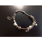 Браслет с шармами, копия, покупала в Италии за 15 евро. Есть потертости, смотрится как искусственно-застаренный.