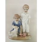 Статуэтка фарфоровая Дети играющие с собакой. Европа