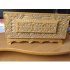 Мини " гробик" для любимого животного, канарейки, хомячка или группы тараканов. А вообще шкатулка для драгоценностей.