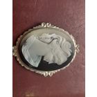 Брошь камея