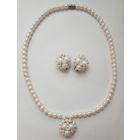 Бусы, кулон и серьги клипсы. Искусственный жемчуг.  Длина бус 43 см, кулона 2 см, серьги клипсы 2,2 см.