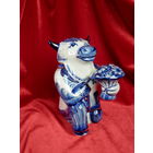 Статуэтка Бык жених с букетом- Гжель Гос. Универ. - роспись Егорова С. - Целая