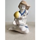 СТАТУЭТКА ФАРФОРОВАЯ "МАТЕРИНСТВО. МАТЬ И ДИТЯ".  17*15*12 СМ. ПОЛОННОЕ. КРАСНОЕ КЛЕЙМО - 1 СОРТ.СМ.ФОТО И ОПИСАНИЕ.