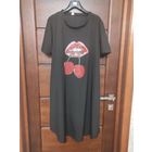 Красивое платье на 60-62 размер, красивое. Цвет черный, хорошо смотрится на размере 60-62, указан 64, но будет впритык. Ткань лайт. Длина 110 см, ПОгруди 63 см, ПОбедер 73 см. Красиво сидит на фигуре,