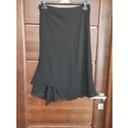 Немецкая юбка Steilmann Germany на 46-48 размер. Длина 76 см, ПОталии 41 см. Интересная модель, к низу расширяется, очень красивая ткань, с металлическим блеском. Состояние идеальное.