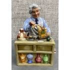 Фарфоровая статуэтка Реставратор фарфора. Royal Dolton. Англия. 1982 год. Высота 18 см.