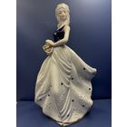 Статуэтка Люция с цветами фарфор