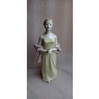 РЕДКАЯ КОЛЛЕКЦИОННАЯ ФАРФОРОВАЯ СТАТУЭТКА ПЕВИЦА КЛАВДИЯ ШУЛЬЖЕНКО ГОРОДНИЦА СССР РАННЯЯ  ОРИГИНАЛ  .  Распродажа Коллекции !!! . Экспресс  Аукцион с рубля без МПЦ   .Много лотов в продаже .