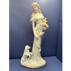 Статуэтка дама с букетом и собачкой фарфор