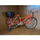 Велосипед ,едет играет музыка ,весь светится ,!980-х Австралия ,сша .