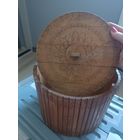 Старинная деревянная хлебница, ёмкость для хранения.