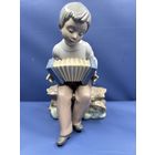 Фарфоровая Статуэтка  баянист Lladro подглазурная роспись