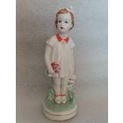 Девочка с лейкой. Дулево.