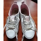 Кроссовки белые, совсем немного б/у, р-р 36