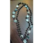 Большой лот винтажных 4 ожерелья из бусен на цепочках . 1 ожерелье металлическое .