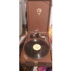 Рабочий грамофон старинный, плюс 6 пластинок.