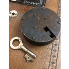 Замок навесной старинный необычный