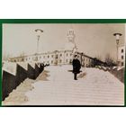 Фото. Минск. У дома "Под шпилем". 1950-е. 5.5х8 см
