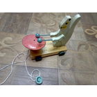 Игрушка механическая, деревянная БЕЛКА С БАРАБАНОМ.