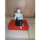 Фарфоровая статуэтка "Арлекин с флейтой", высота 13.5 см., без сколов и трещин.