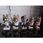 Статуэтки олимпийский "Мишка футболист".