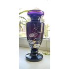 Ваза Лилии, аметистовое стекло (высота 30.5 см). Богемия, Чехословакия