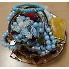 Лот бижутерии и не только.