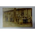 Фото немецких солдат "Чистка оружия" 1916 г. 1-я мировая война. Размер 8.8-13.8 см.