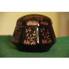 Шкатулка  фарфоровая   (  высота 9 см , ширина  10,5 х 10,5 )    целая