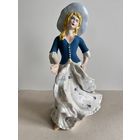 СТАТУЭТКА ФАРФОРОВАЯ "ДЕВУШКА В ШЛЯПКЕ. ВЕТЕРОК". 22*13*11 СМ. КЭКХЗ. КИЕВ. СМ.ФОТО, КЛЕЙМО И ОПИСАНИЕ.