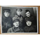 Фото группы военных. 1945 г. 8.5х11.5 см