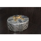 Металлическая шкатулка для бижутерии, в виде подарочной упаковки.