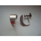 Клипсы-серьги 875 с винтовой застежкой,есть клеймо. Состояние отличное.