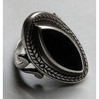 Кольцо с черным камнем  размер 18